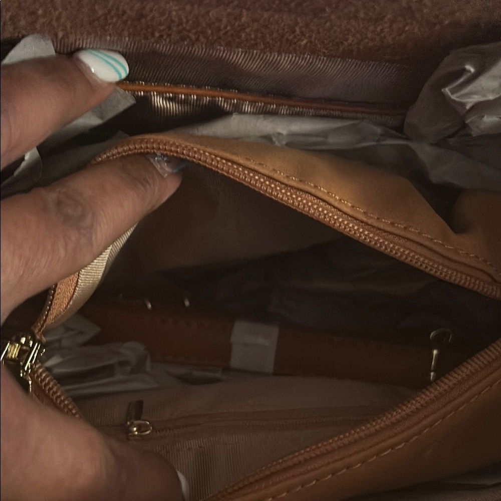 100% Vegan Handbag - Picture 6 of 8